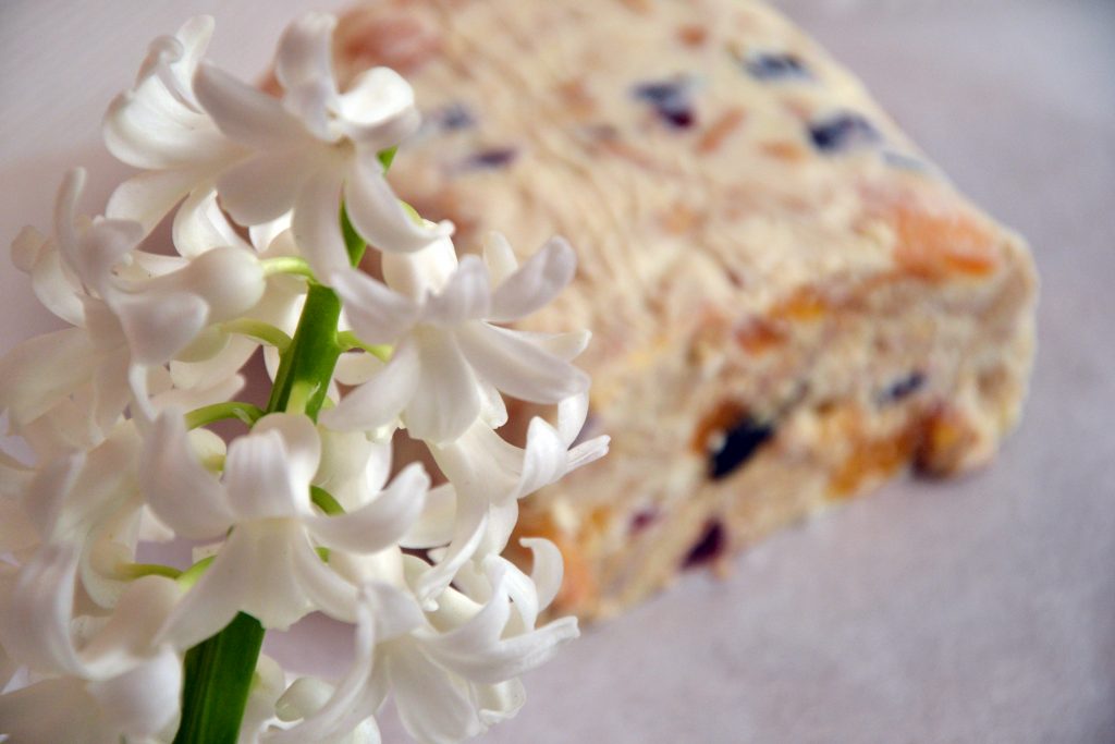 Curd Cheese Bars with Dried Fruit