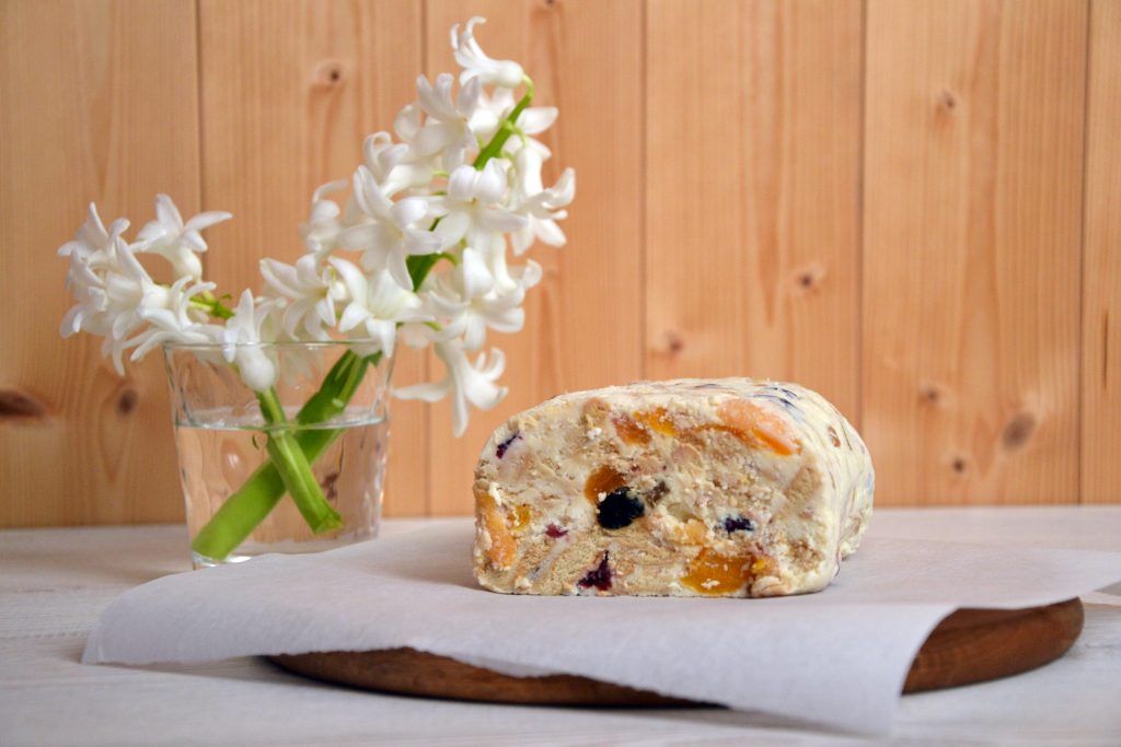 Curd Cheese Bars with Dried Fruit